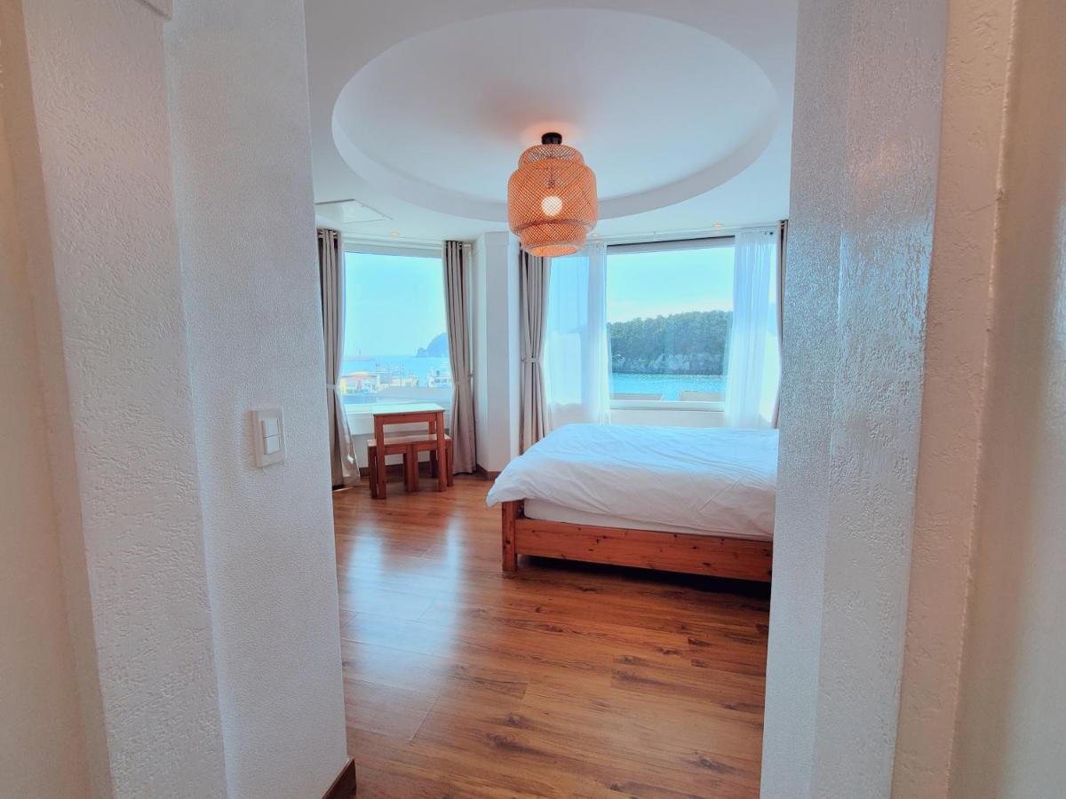 Seogwiporto Villa Exterior photo