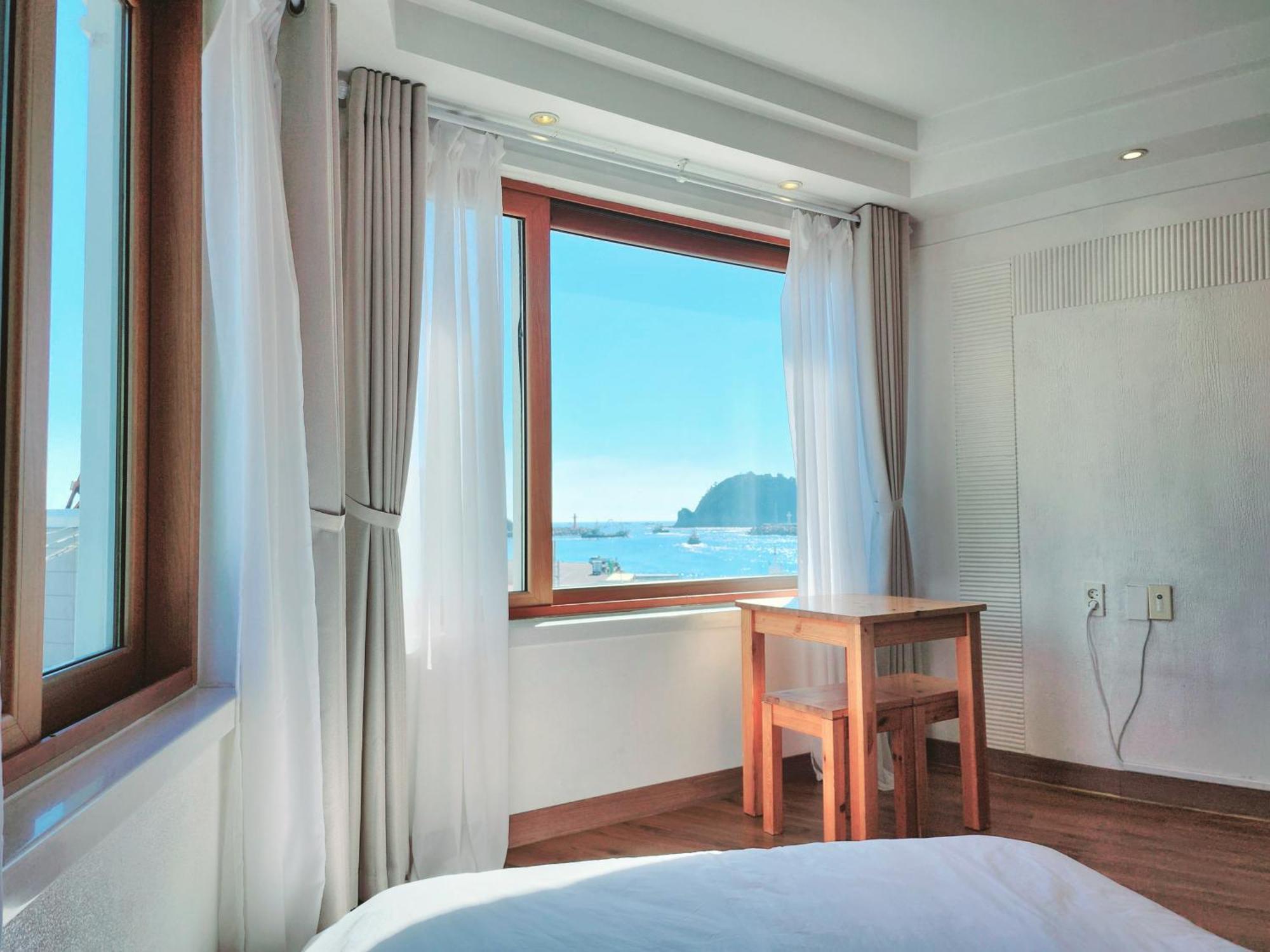Seogwiporto Villa Exterior photo